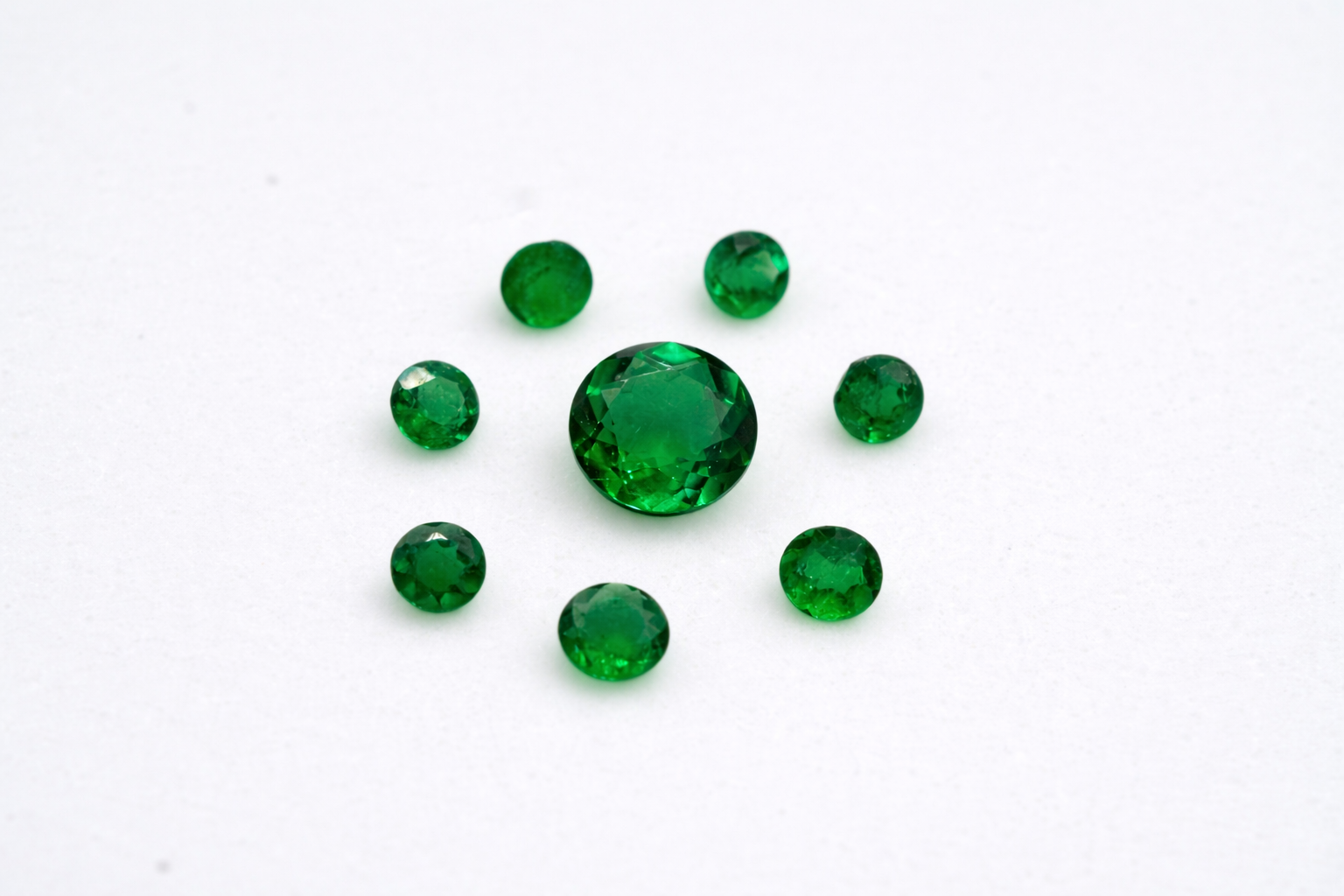 1,5 ct Chivor 8 Emeralds