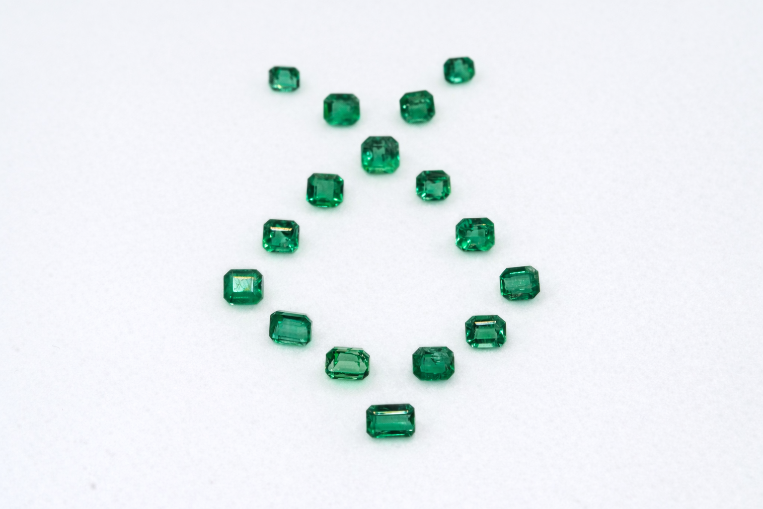 11,5 ct Chivor 16 Emeralds