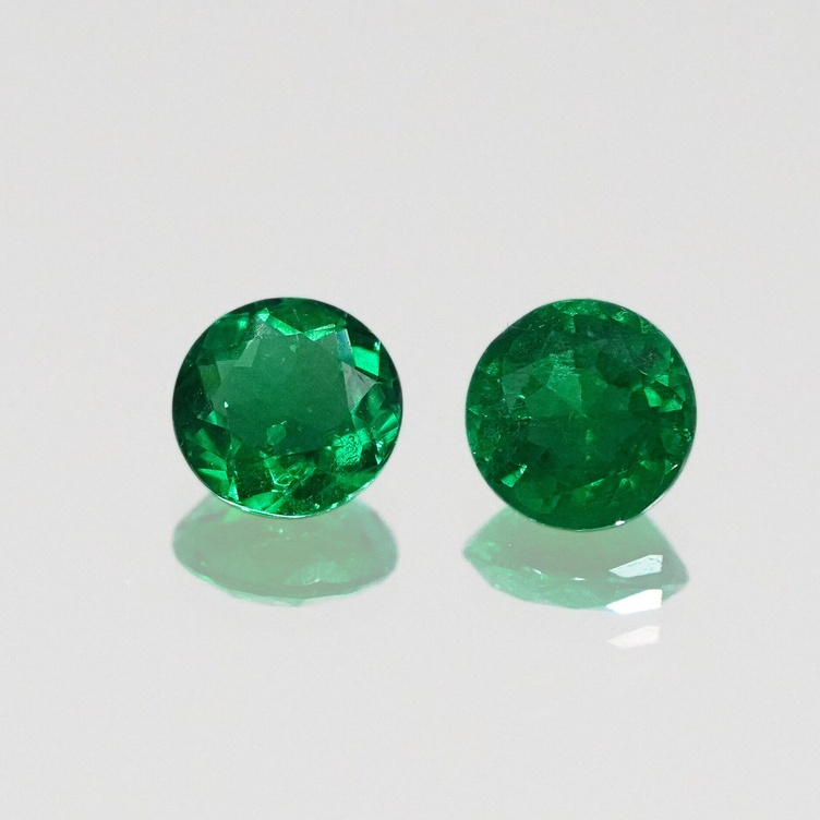 0,66 & 0,62 ct Muzo Round Cut
