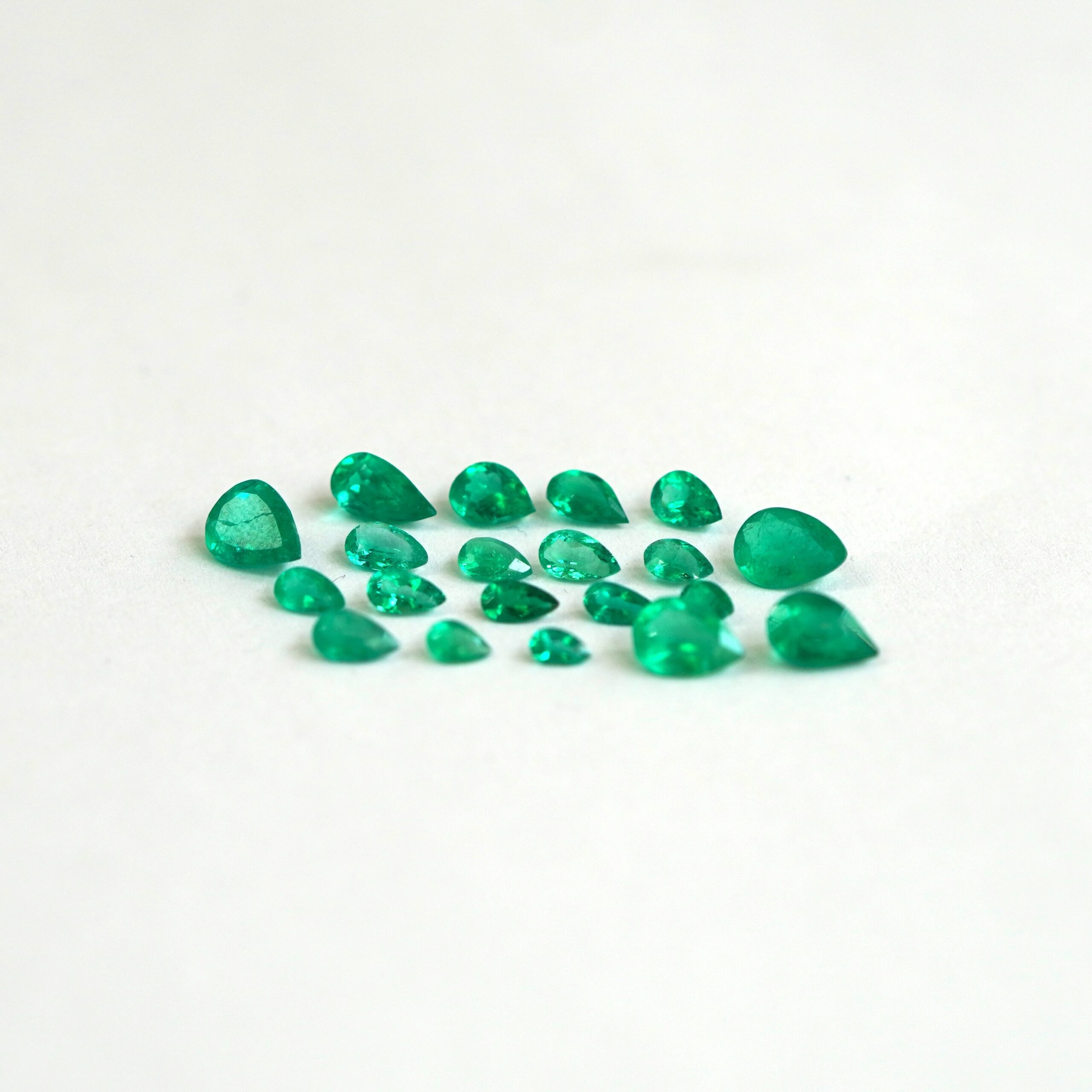 4,17 ct 20 Muzo Emeralds