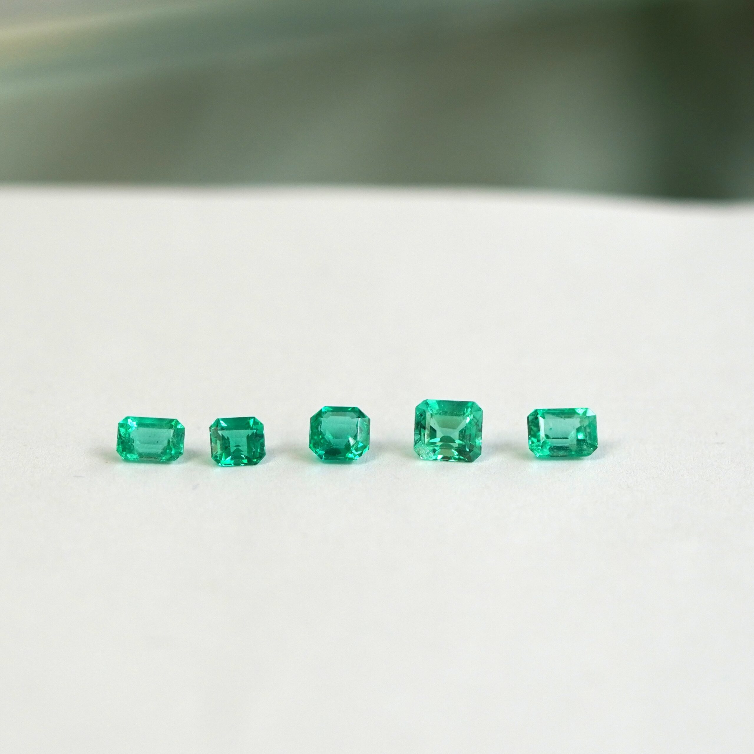 1,95 ct 5 Muzo Emeralds