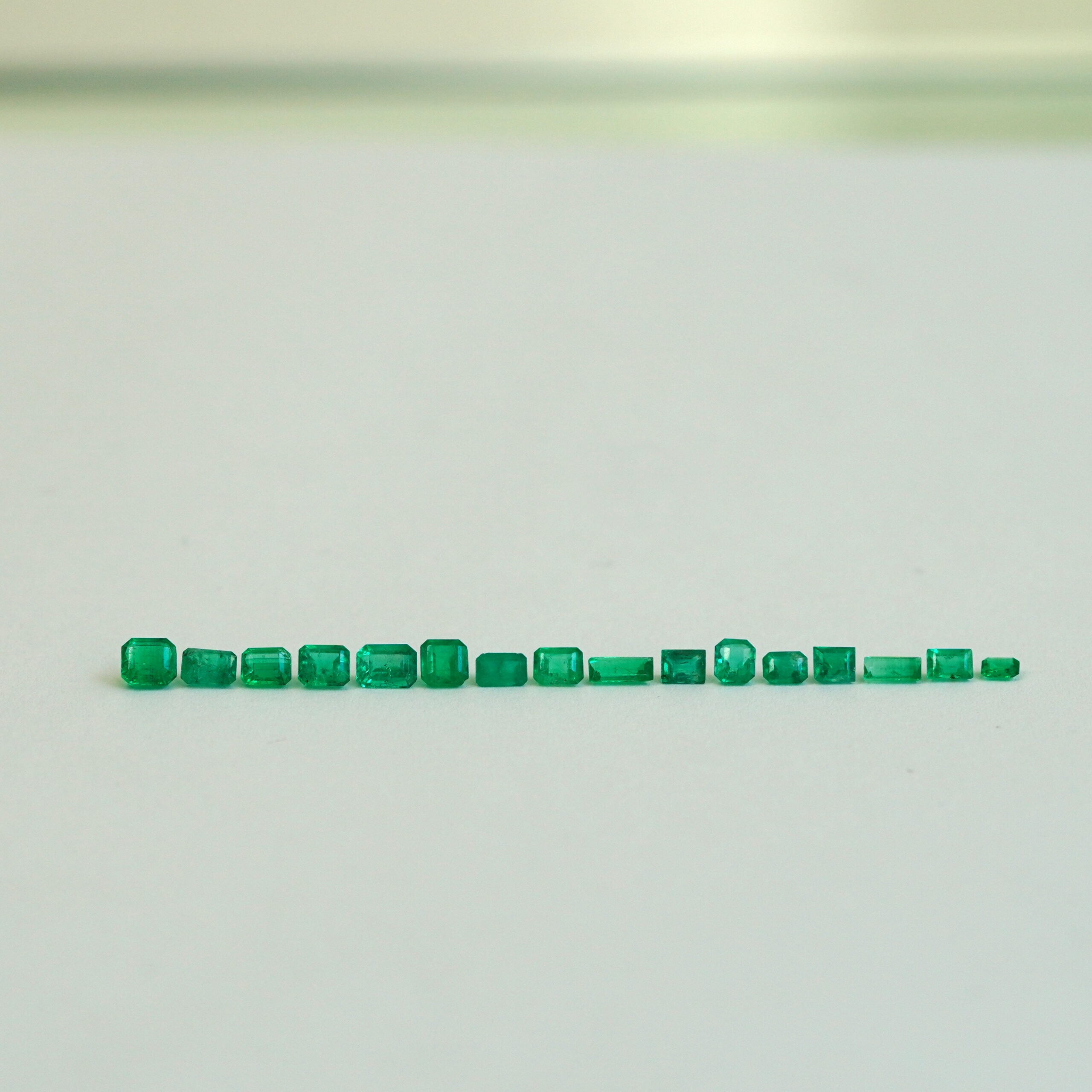 2,76 ct 16 Muzo Emeralds