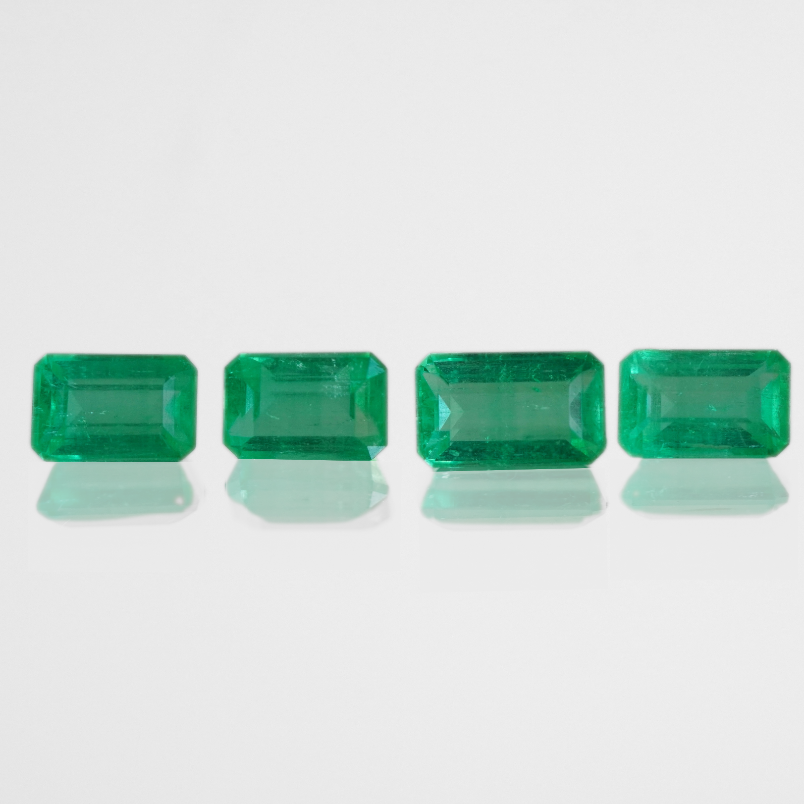 5,31 ct 4 Muzo Emeralds